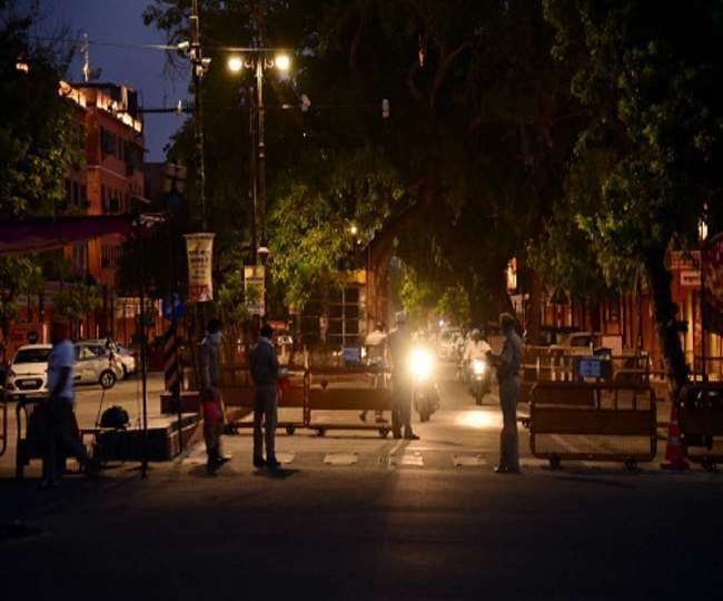 Delhi weekend curfew to begin tonight. Will metros work? All you need to know